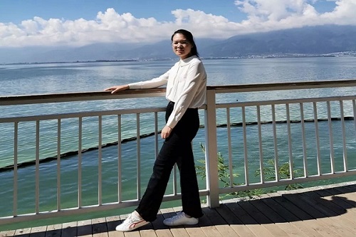 294961636f5b4d789cc6e6dbf864af24.jpg 玲.jpg