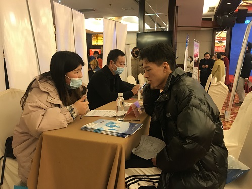 43a6ec3f50f14f45ade712970236e10f.jpg 一对一面谈.jpg