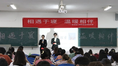 45a4fb5816d149e48b904c39d0c2919c.jpg 主持人主持活动.jpg