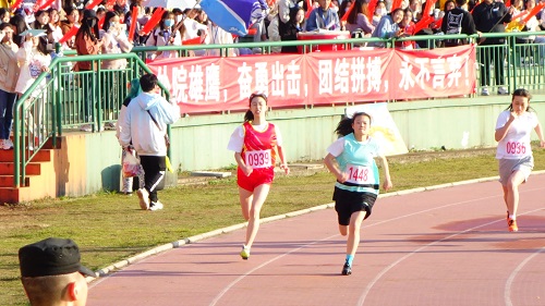 0e14abde28a44cc7b403c3cb29092955.jpg 200米决赛女子组.jpg