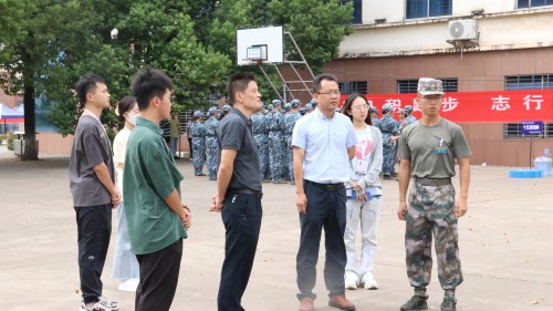 67fe07318ee34b0fa9bb876962d1dbde.jpg 视察现场 (2)(1).jpg