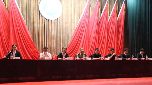 96da10b664fb448fb9399e7b81a80e84.jpg 入学教育会院领导(1).jpg