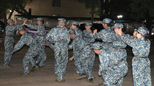 9b2bc977819c465cbee314a3b295de2f.jpg 同学们积极参与游戏(1).jpg