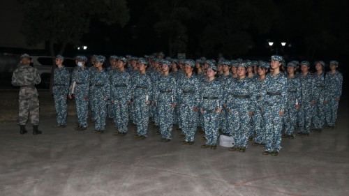 e147e29c6e9247a19728f39d68399acc.jpg 教官强调军训纪律(1).jpg