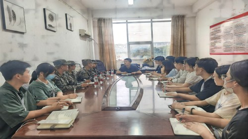 e340deba1583440ba76fda3d9e982303.jpg 陈攀老师发表讲话(1).jpg