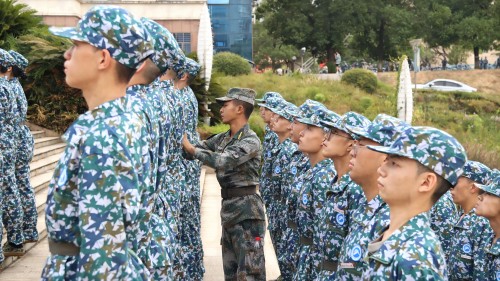 e8d34b1dc26f45408614175e5a6d83ba.jpg 方阵队训练(1).jpg