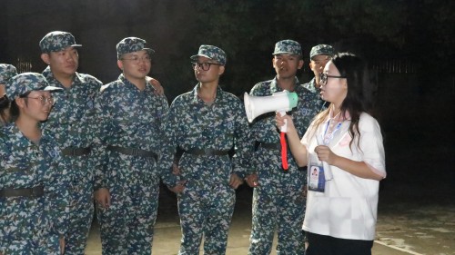 f811a47157e34e20baf7e987b03a8a58.jpg 主试人讲解规则(1).jpg