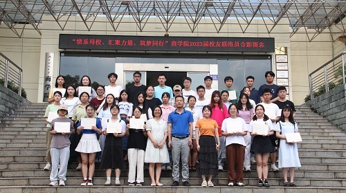 832cae0e610c47e4bb46e773b69cc511.jpg 合影.jpg