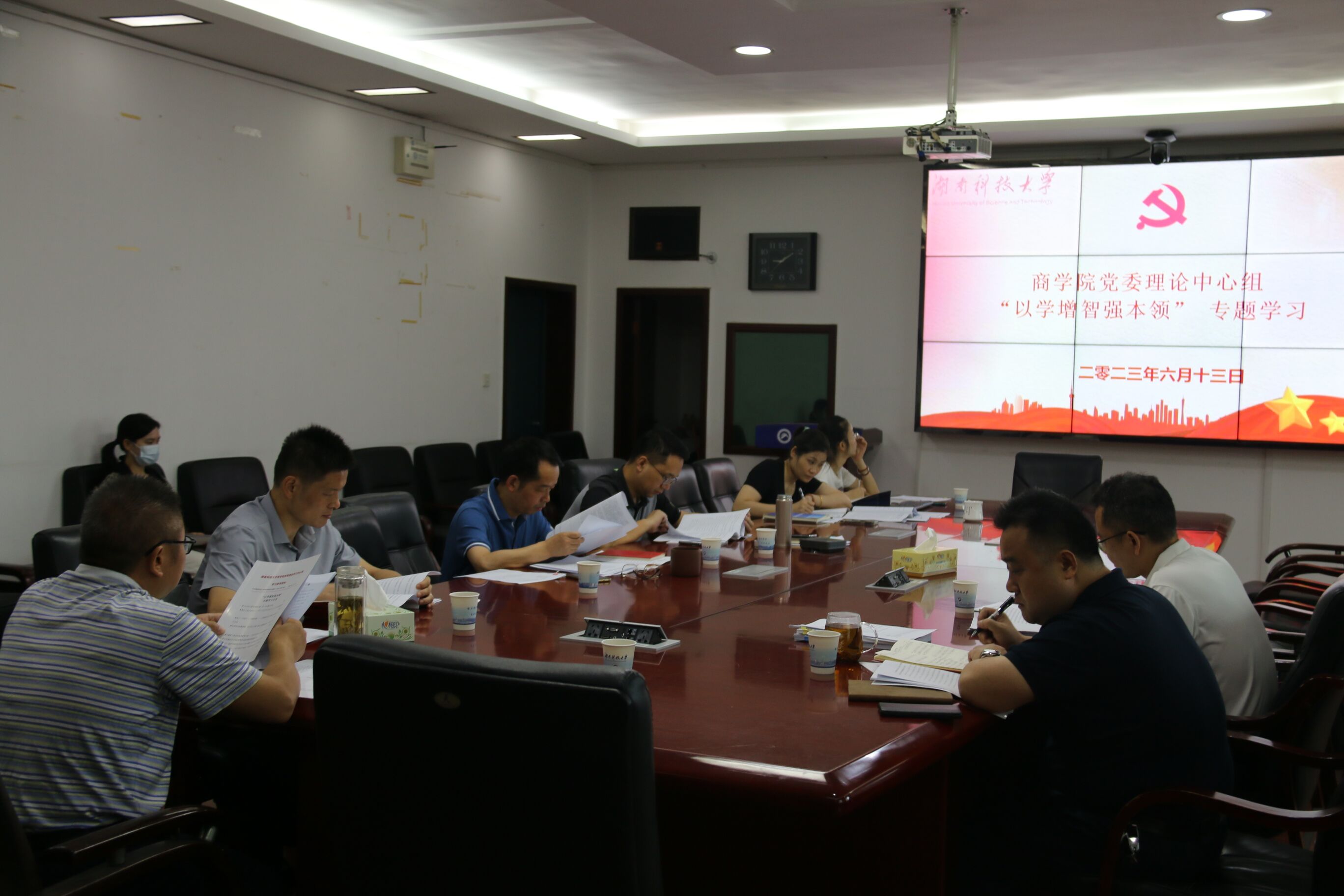 d825ee76ca324bff8aac737a2ca6bb6f.jpg d825ee76ca324bff8aac737a2ca6bb6f.jpg