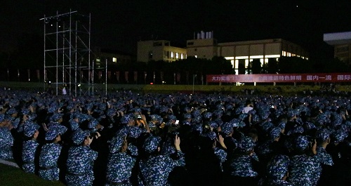 bfb99a6eaa1b4e9785eed5ed6f9b2718.jpg 观众1.jpg