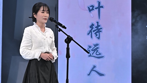 1c036282d7b64cc394d61b44f9532b24.jpg 人文学院曾叶演讲.jpg