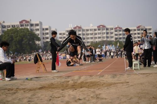 3c943f7f43f04fa2969cfd6c83a9dffd.jpg 03.jpg